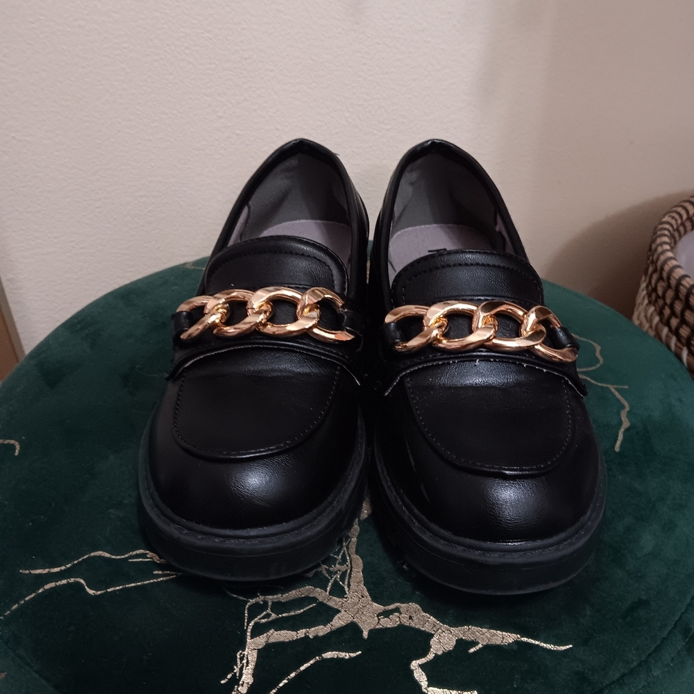 Elegant Black Loafers with Gold Chain Accent